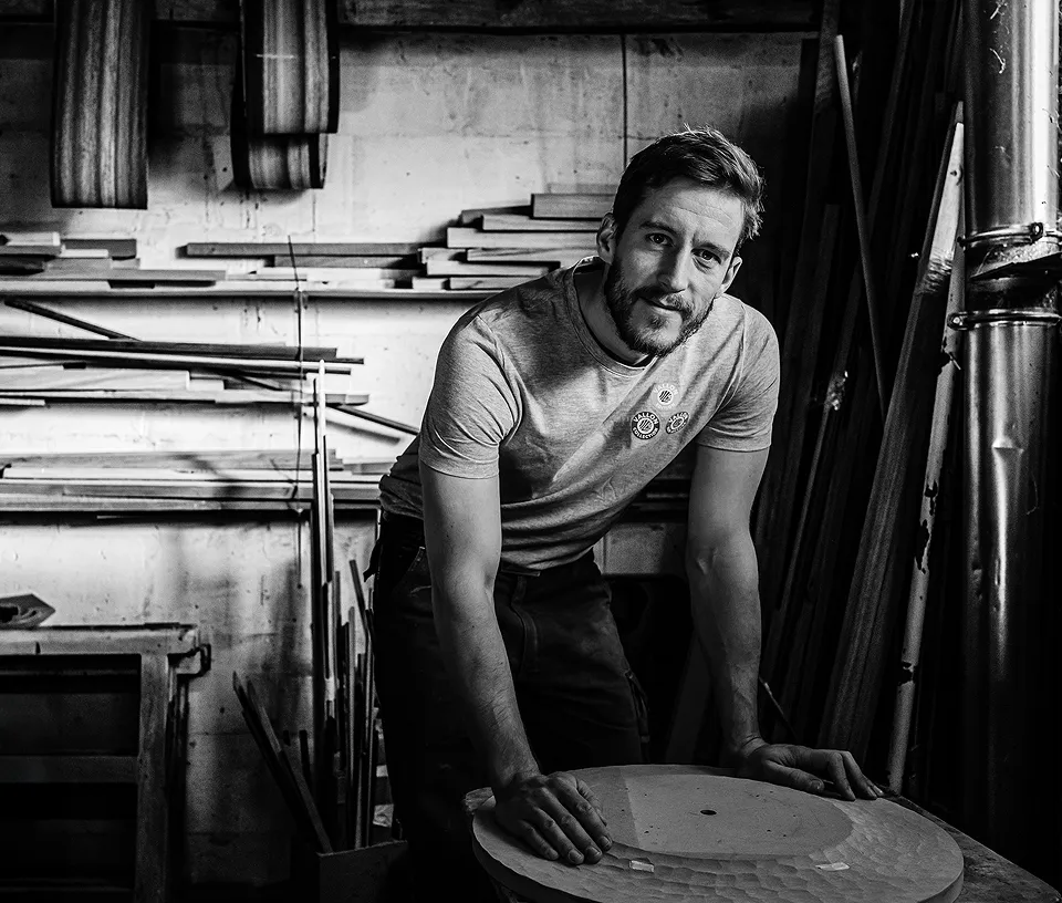 Photo noir et blanc en atelier